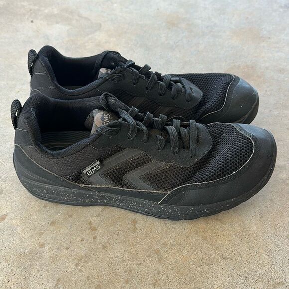 Men's Black Athletic Shoes - Picture 6 of 10